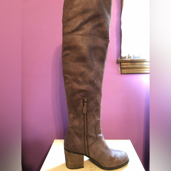 Hinge Canton Over the knee boot. Color Brown. Size 7. - Picture 3 of 11